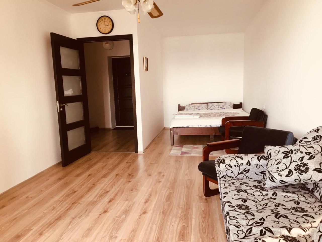 Clean Apartment On Lunacharskogo Street Тирасполь Экстерьер фото